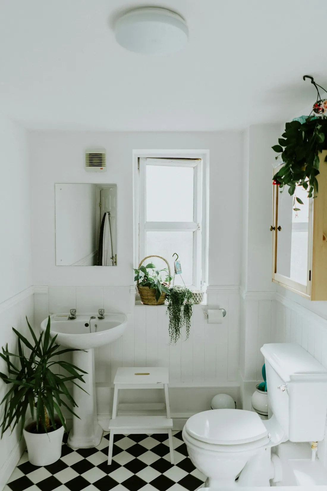 Small Bathroom Storage Ideas That Change Everything